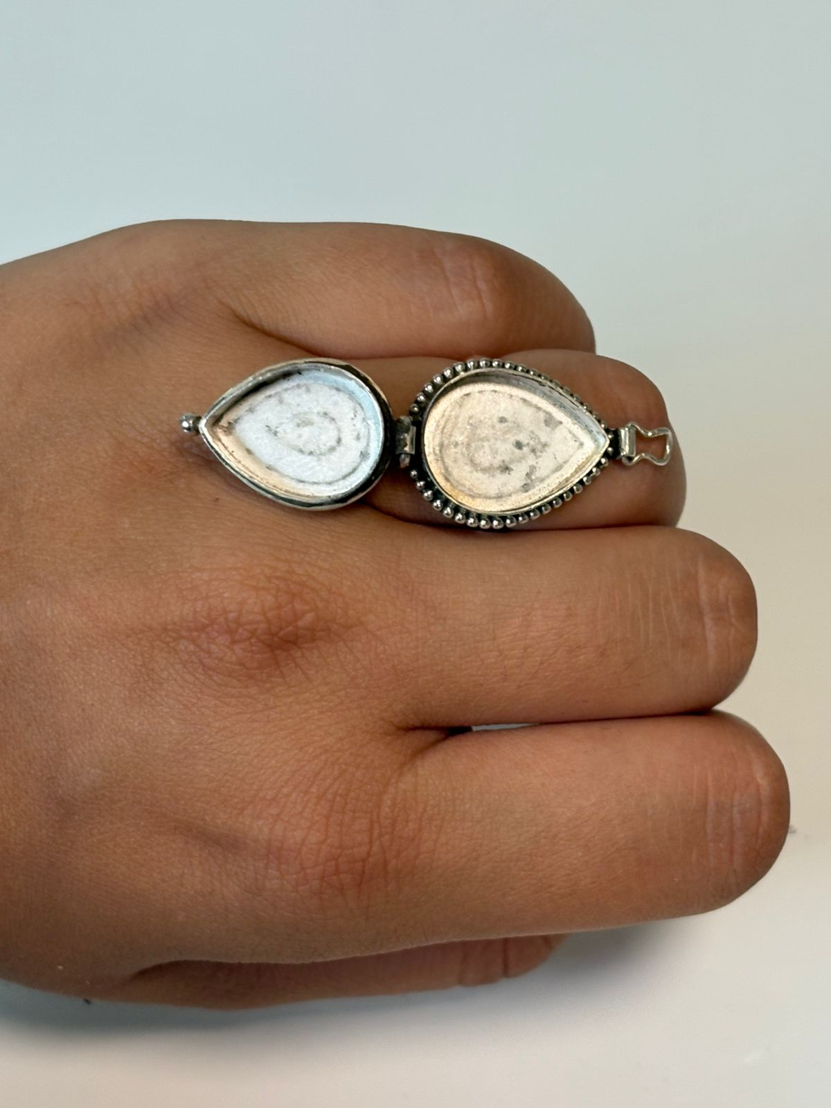 Anel Boxe Relicário Ônix