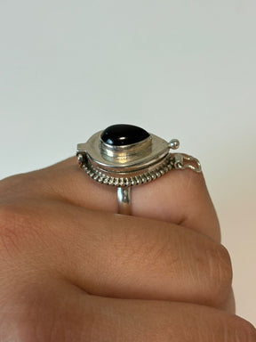 Anel Boxe Relicário Ônix