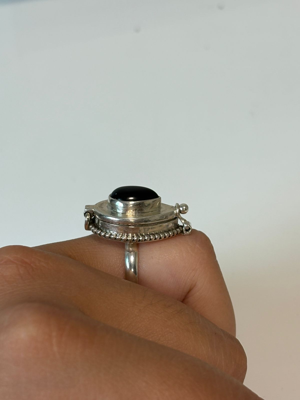 Anel Boxe Relicário Ônix