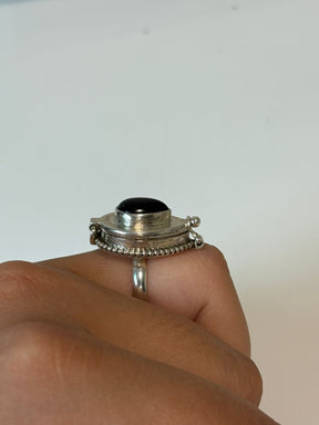 Anel Boxe Relicário Ônix