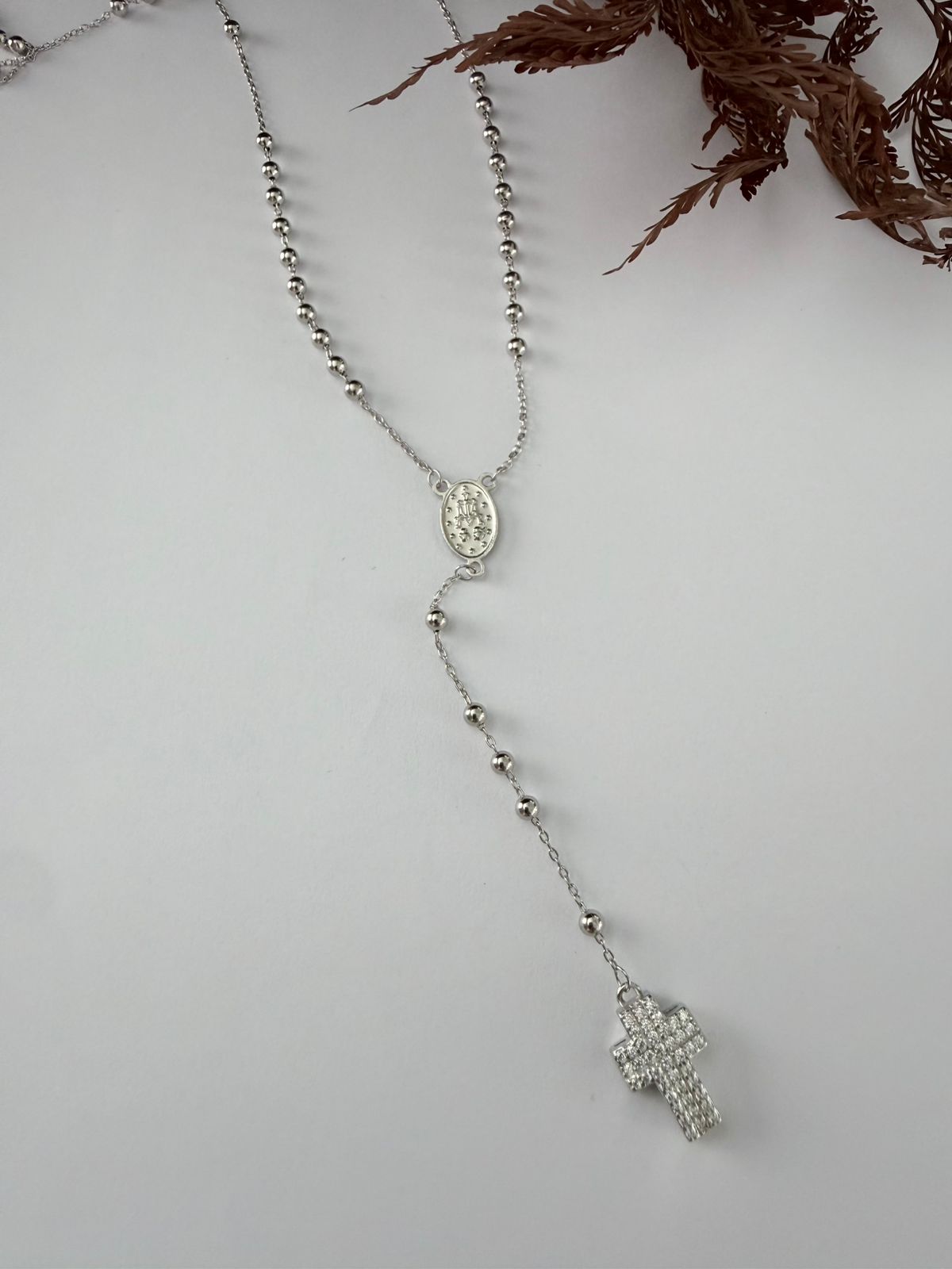 Terço com cruz cravejada