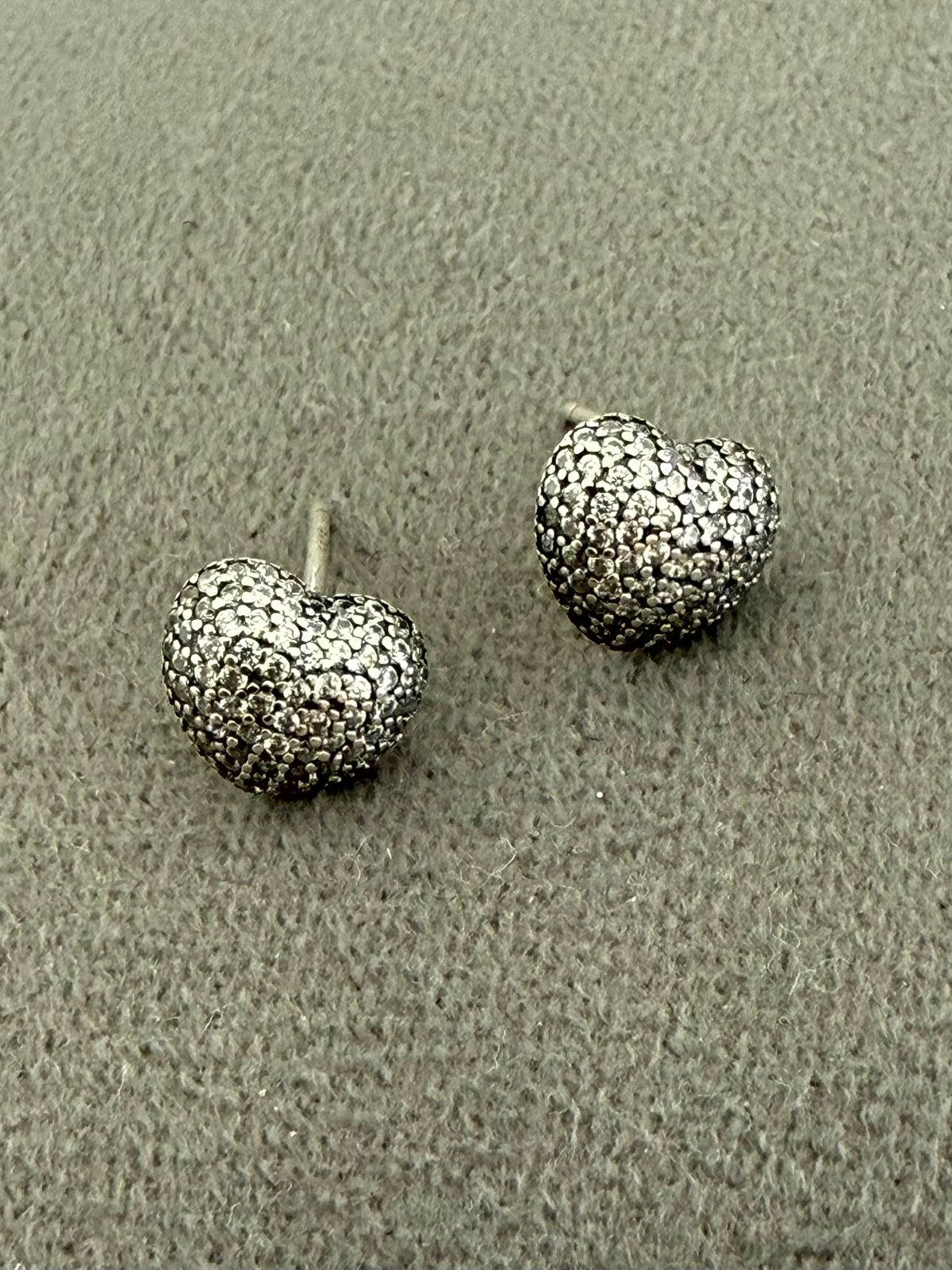 Brinco Coração Cravejado Abaulado